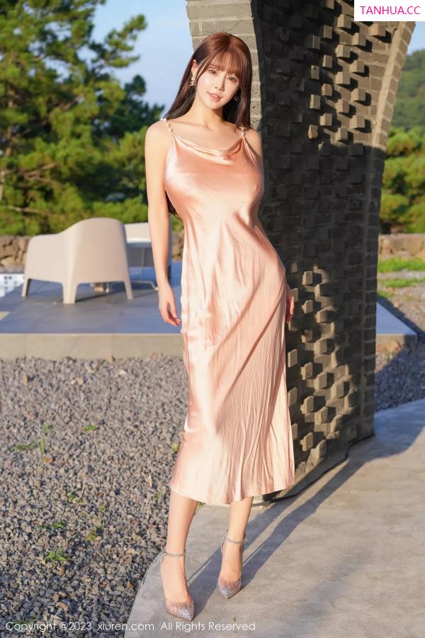 朱可 barbie可儿 [XiuRen]高清写真图 2023.12.01 No.7747 朱可儿Flora 长裙美腿第2张图片